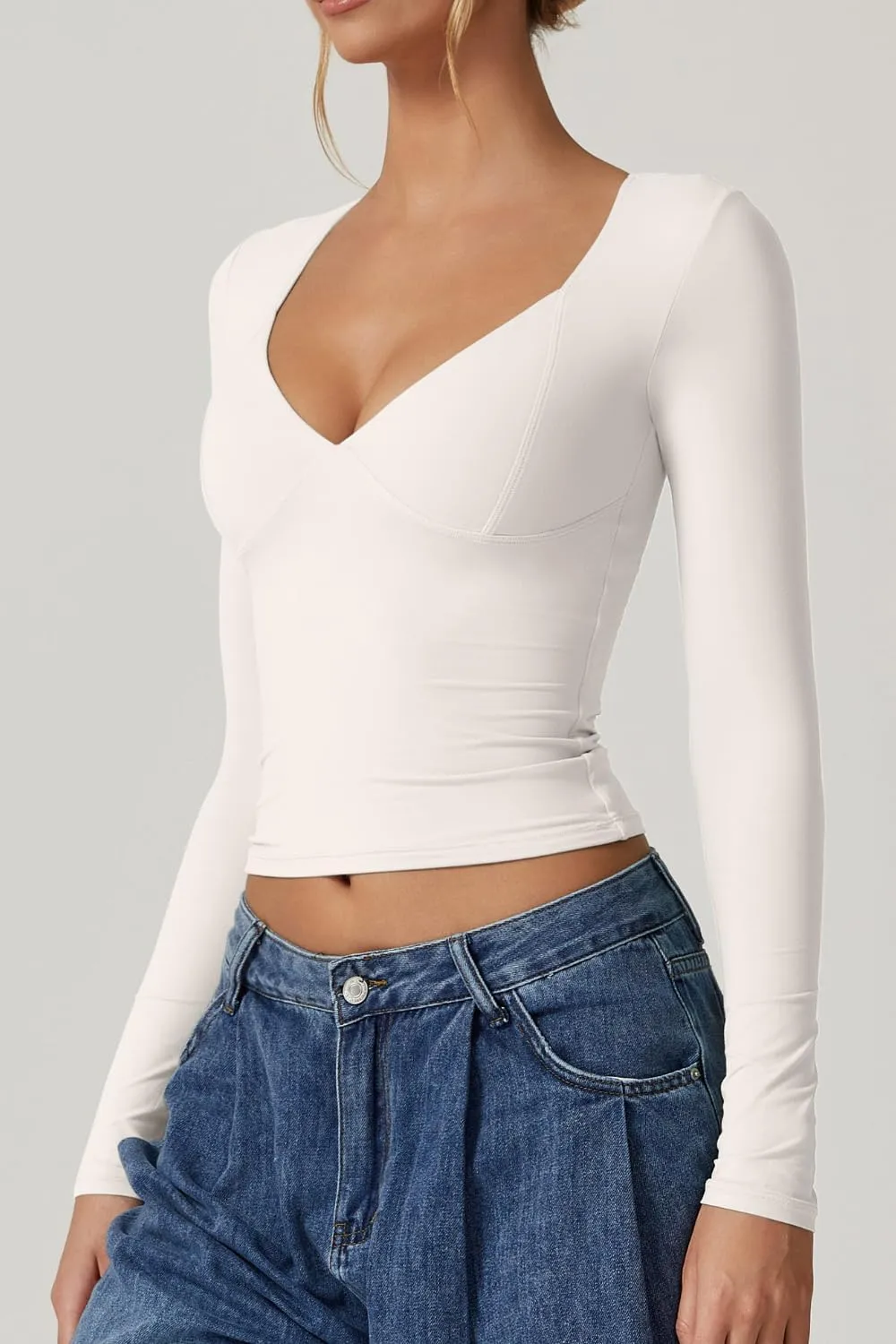 QINSEN Women's Long Sleeve V Neck T Shirts Double Lined Crop Top Seamed Cup Going Out Tops