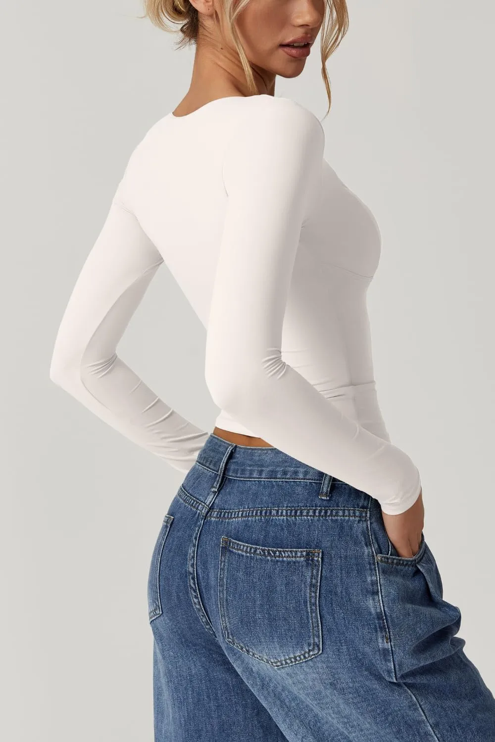 QINSEN Women's Long Sleeve V Neck T Shirts Double Lined Crop Top Seamed Cup Going Out Tops